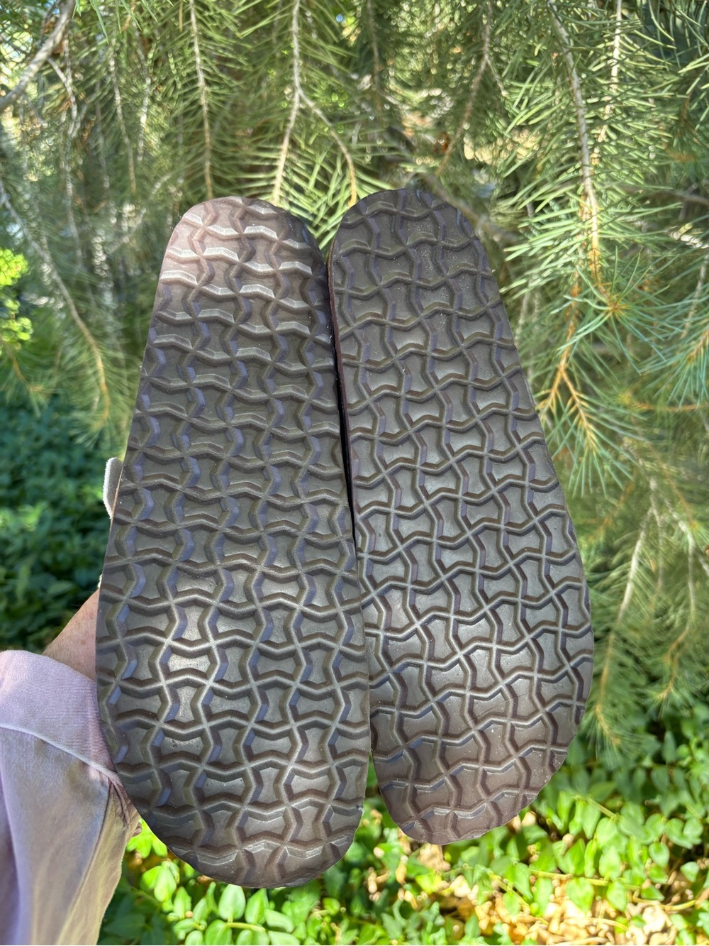 Cushion air Suede Slip-On Clogs in cream color - Picture 9 of 9